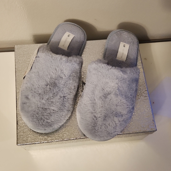 LIZ CLAIBORNE Cozy Faux Fur Slippers Size L. - Picture 1 of 6